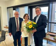 Eva Götz, Fachdienstleiterin Dorf- und Regionalentwicklung, von Wolfgang Schuster und Roland Esch in den wohlverdienten Ruhestand verabschiedet